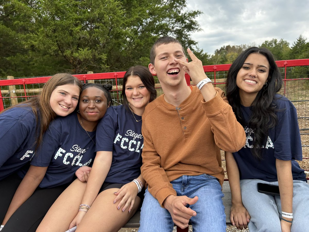 SiegelHighFCCLA's tweet photo. It’s fall y’all! 🍁🎃🍂
FCCLA had so much fun taking our sweet friends from Ms. Allen’s class to Lucky Ladd! 
@SiegelHighCTE 
@RuCoCTE 
@SiegelHighStars
@scbracy https://t.co/OOJATFvexW