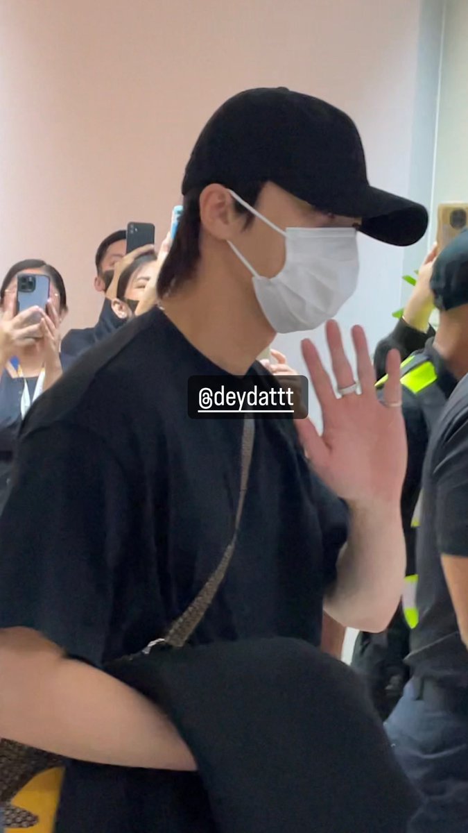 deydattt's tweet photo. WELCOME BACK TO MANILAAAA PARK SEO JOON OPPA!!!!!! KINIKILIG NAMAN AKO GRABEEE #parkseojoon #ParkSeoJoonInManila #PSJFanMeet2023 https://t.co/uA9ZyOe30h