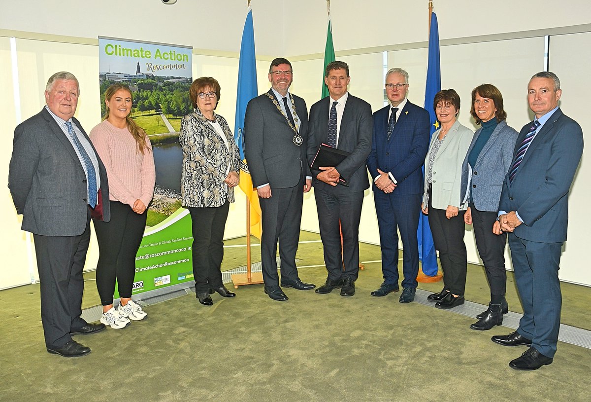 roscommoncoco's tweet photo. Visit from Minister Eamonn Ryan to @roscommoncoco today to meet with Executive and Elected Members to discuss climate action initiatives. https://t.co/VWVpNlYwAu