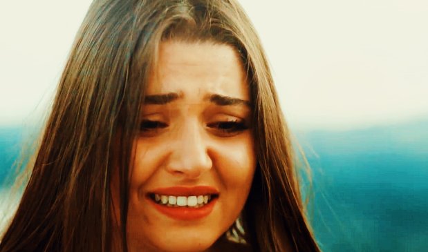 Canını yakan şeyleri rüzgara fısılda. Bırak diğer acıların yanına gitsin. Kurtul gitsin. #AlSel