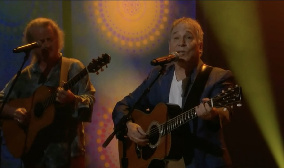 SimonGarfunkel's tweet image. ♪ Here comes the sun, doo-doo-doo-doo
Here comes the sun, and I say
It&apos;s alright ♫

🌞 Watch Paul Simon&apos;s #HereComesTheSun 2014 song performance in honor of #GeorgeHarrison (and to celebrate today&apos;s #SolarEclipse) 😎

📺 dailymotion.com/video/x35kc3f