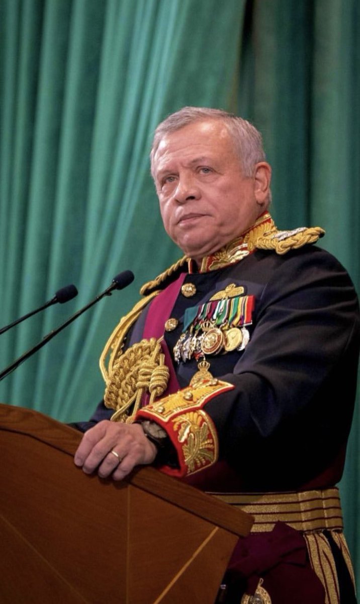 ahmadmasandeh1's tweet photo. جلاله الملك عبدالله الثاني هو الشخص المخول ب اعطاء الاوامر في الاردن ليس انتم فتح الحدود او اغلاقها ليست ب مسأله سهله ،فتح الحدود انت لا تعرف معناها وضررها على الاردن اذا امر الملك بالنفير العام كلنا سنذهب ونحرر فلسطين بدون اي تردد.
حفظك الله يا ملكنا وابعد عنك كل مكروه 🤎 https://t.co/4v0lGw40xF