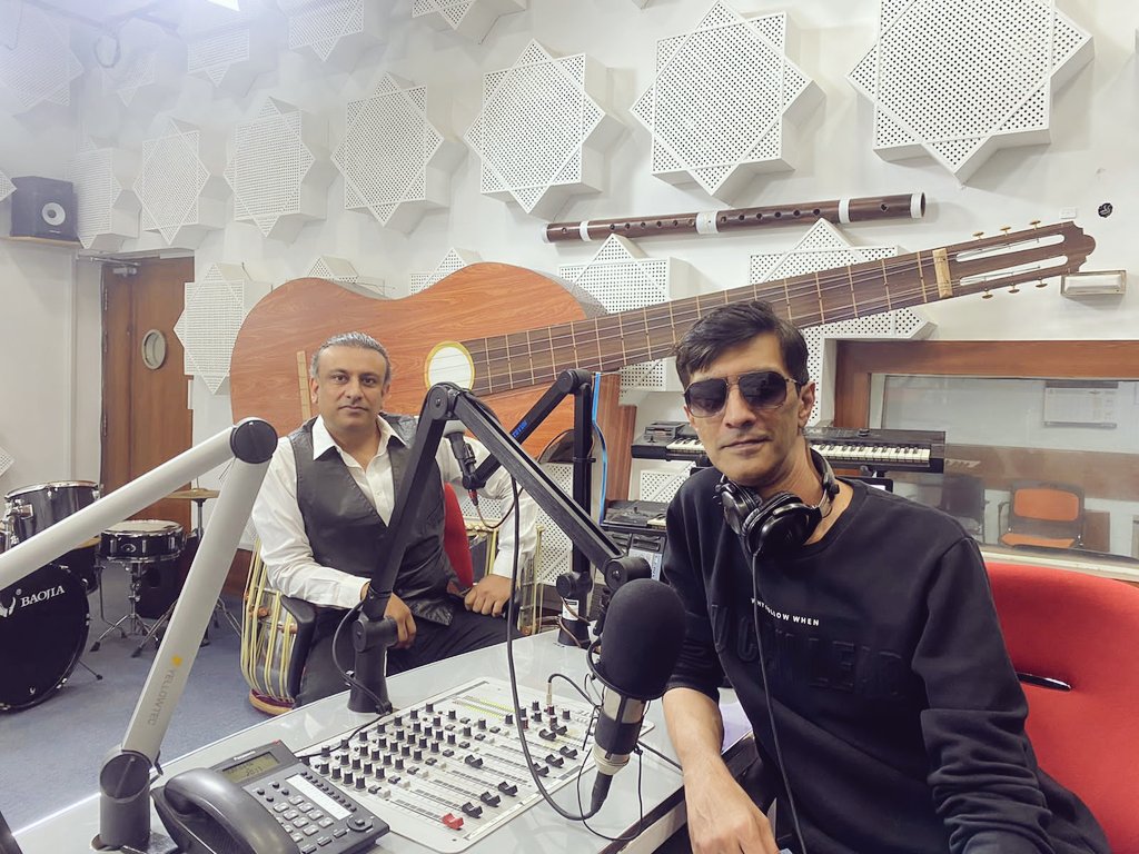 PlanetFM876's tweet photo. ✨ 📻 Today's Planet's Drive Show Time was absolutely banging from 4 to 7 pm with A-Xee @djwhomix, DD, and the incredible guest, Mr. Hassan Gillani, the PBC News Caster! 🎙️🔥  #PlanetDriveShowTime https://t.co/QFDTd2ofoG