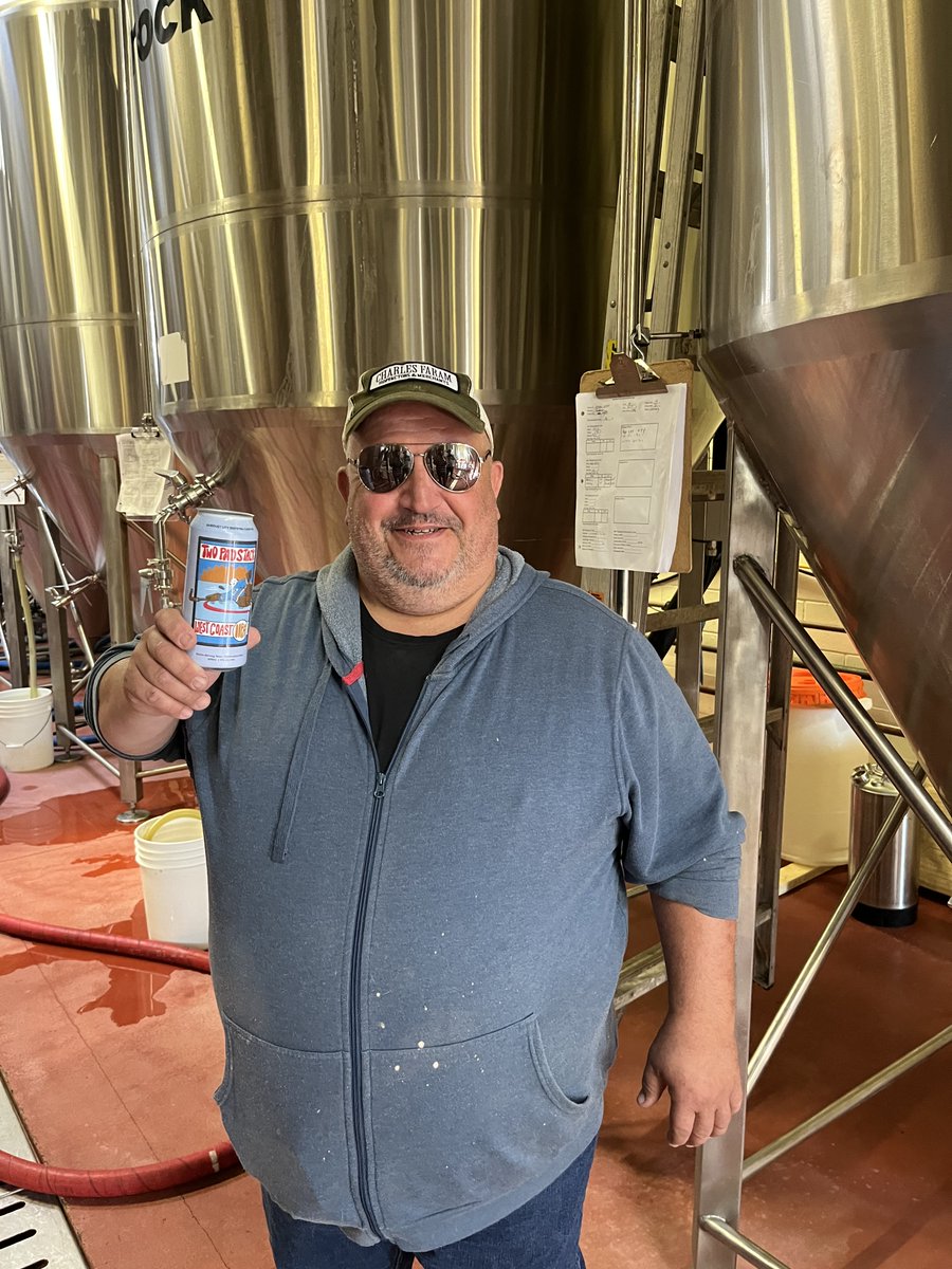 sawdustcitybeer's tweet photo. We welcomed the almighty @DrunkPolkaroo today to help us brew a very special collaboration beer.
Keep an eye at your local LCBO for Two Pad Stack IIPA coming in November!
#iipa #twopadstack #drunkpolkaroo #collabbeer #sawdustcitybrewing https://t.co/HSvrk1lIQz