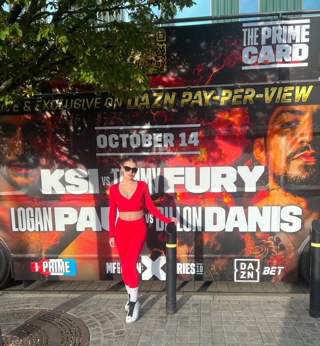 almost fight night 🤪 https://t.co/nfM9J32SiV<a href="/tag/lilmoolinax"class="tags"><span>#lilmoolinax</span></a>