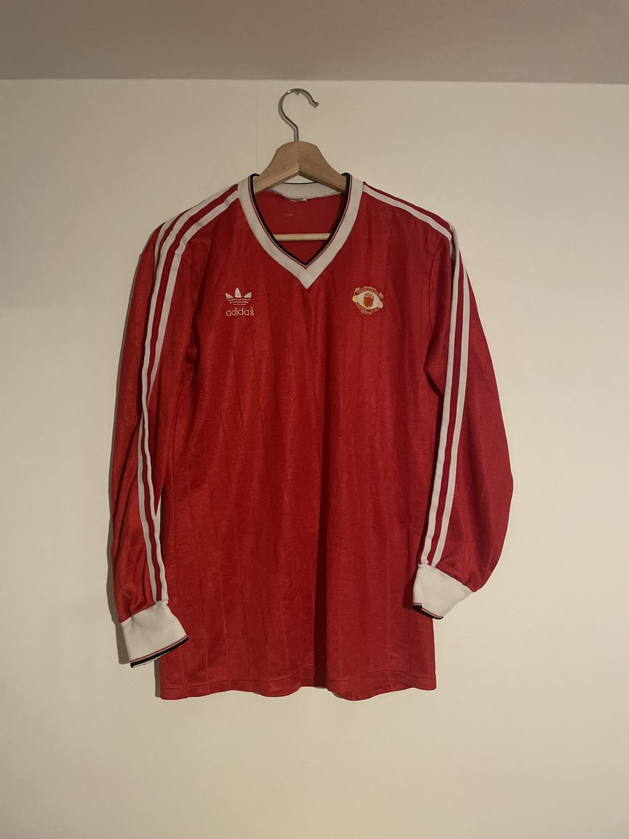 hjalmarbe's tweet photo. I have got this Manchester United shirt from i think 1983. I have been told it is match worn. Does anyone have more information about, how much I can get and so.
I am looking to sell it when I know a bit more. 
Cheers https://t.co/WU1GxCqvz8