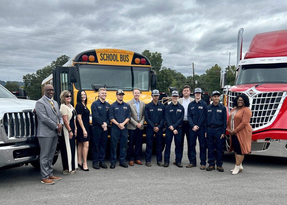 JEFCOED's tweet image. Exciting news! #JEFCOED partners with Southland Transportation for Alabama&apos;s first diesel tech apprenticeship, providing students with industry &amp;amp; national credentials for future workforce success! 🛠️🎓 #Apprenticeship @SouthlandTrucks @JEFCOCareerTech