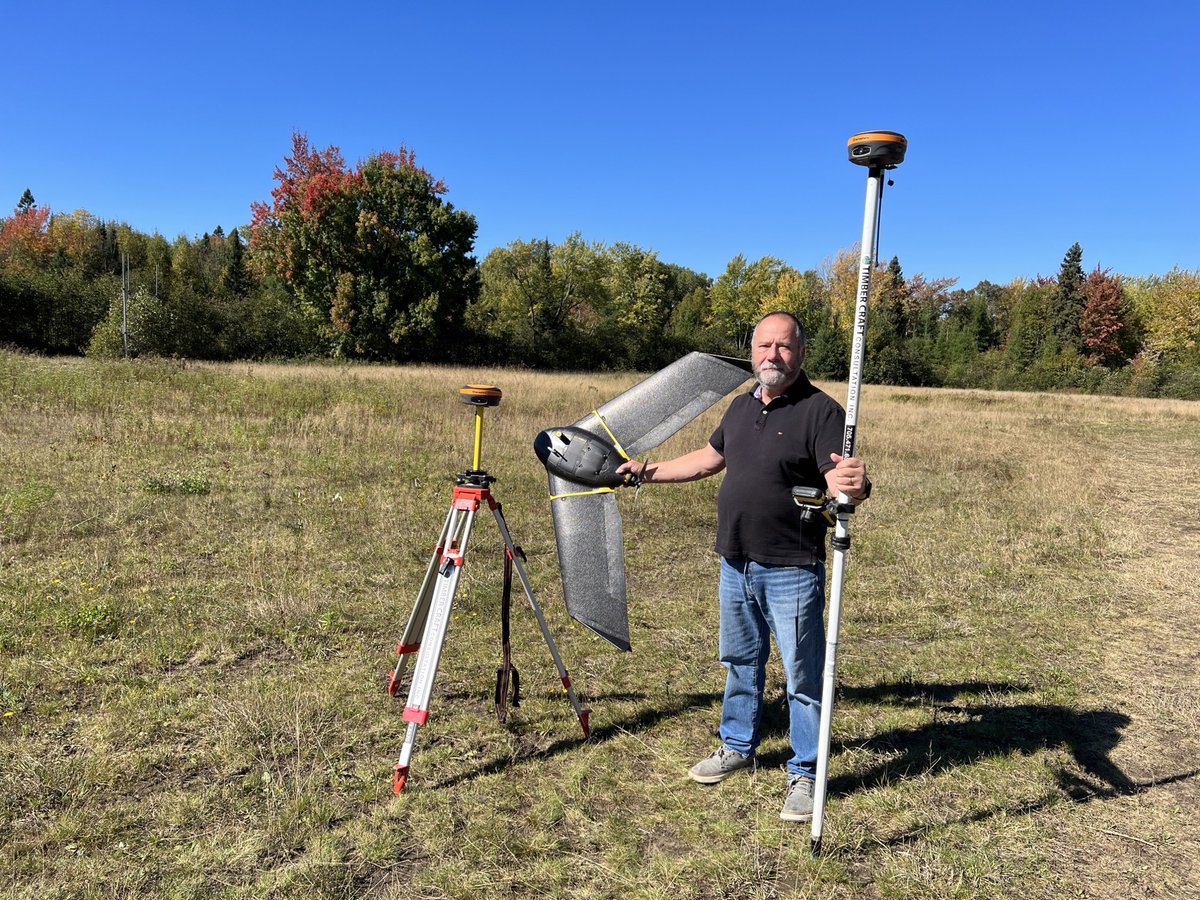 bmequip's tweet image. Our surveyor of the month is Danny, who had this to say about the @HemisphereGNSS #S631: "Since upgrading from the #S320, our field production has gone up. The incredible under canopy RTK performance has really changed how we work. Learning @MicroSurvey FieldGenius was easy.