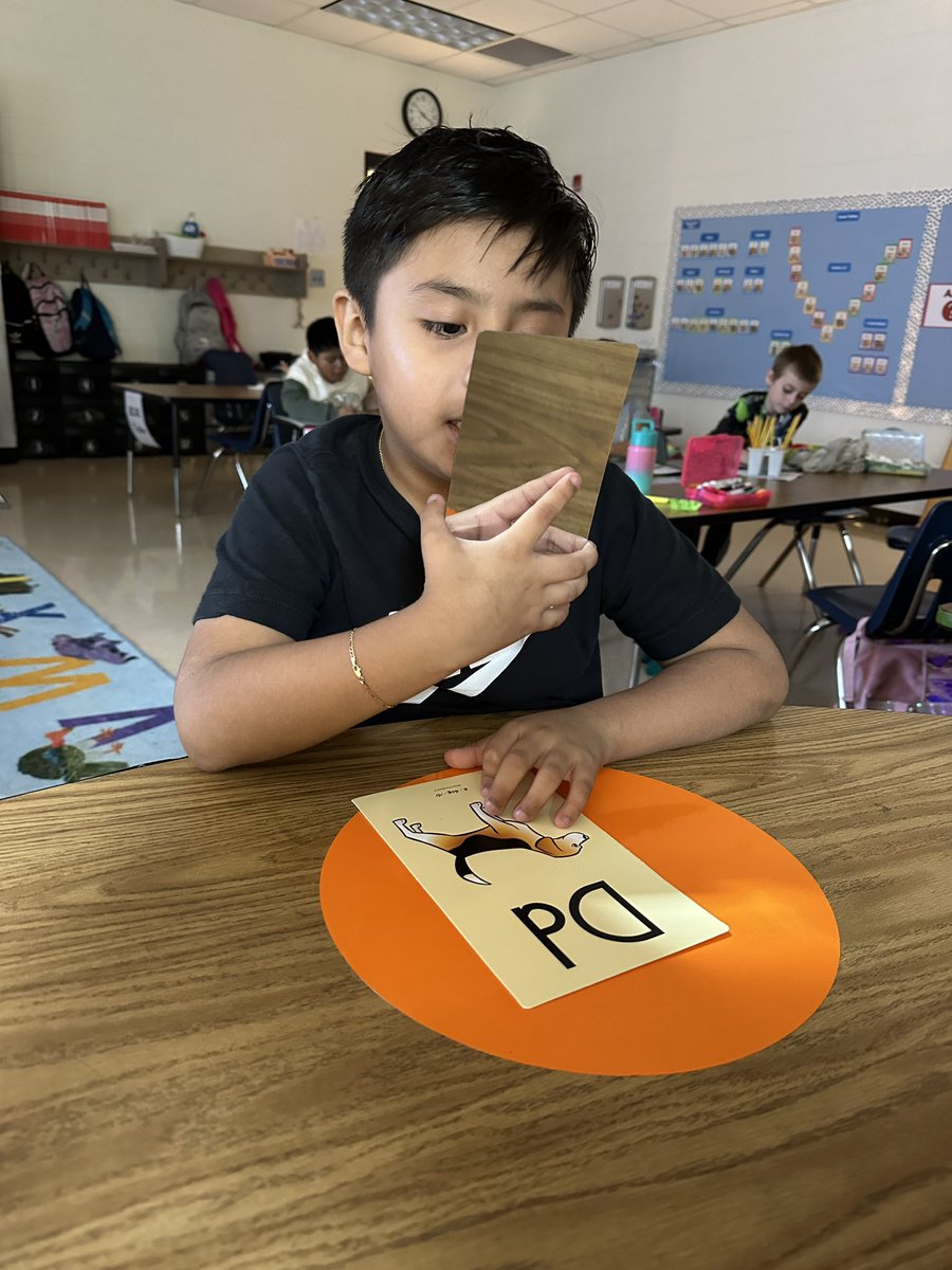 MsHarpersClass's tweet photo. Using some techniques we learned at the @LexiaLearning training yesterday in our small groups today! The students loved watching and learning the ways their mouths formed letter sounds! @KnoxESKnights https://t.co/lATTwSnZ8S