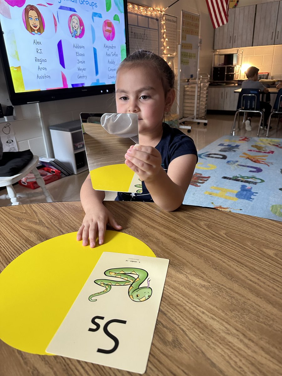 Using some techniques we learned at the <a href="/LexiaLearning/">Lexia</a> training yesterday in our small groups today! The students loved watching and learning the ways their mouths formed letter sounds! <a href="/KnoxESKnights/">Knox ES Knights</a>