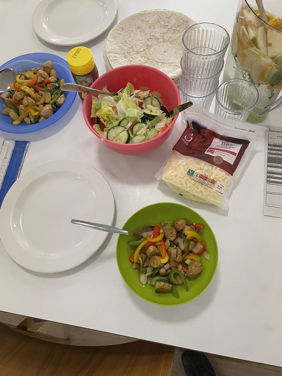 Emily Victoria Porsch (@emilyvp86) on Twitter photo Today one of our patients served up a delicious fajita feast single handedly ❤️ Our healthy eating group continues to be a huge hit on the ward 🥰 <a href="/MbuNottingham/">Nottingham MBU</a> <a href="/AdbyGemma/">Gemma</a> <a href="/Pip1RMN/">Philippa</a> <a href="/LisaCarter10/">Lisa Retrac</a> <a href="/_RebeccaKeating/">Rebecca Keating</a> Today one of our patients served up a delicious fajita feast single handedly ❤️ Our healthy eating group continues to be a huge hit on the ward 🥰 <a href="/MbuNottingham/">Nottingham MBU</a> <a href="/AdbyGemma/">Gemma</a> <a href="/Pip1RMN/">Philippa</a> <a href="/LisaCarter10/">Lisa Retrac</a> <a href="/_RebeccaKeating/">Rebecca Keating</a>