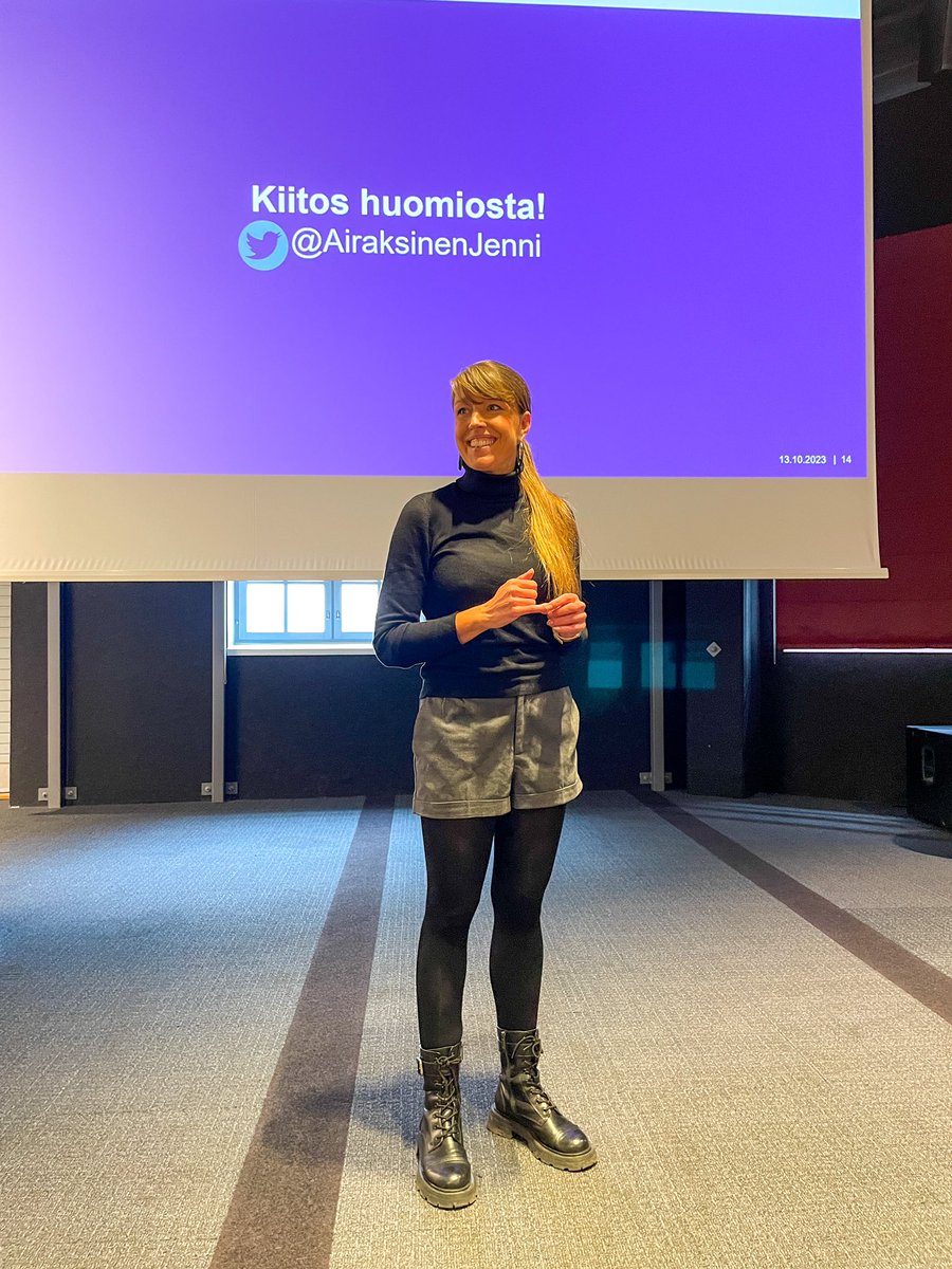 Nokian kaupunginvaltuusto ja joukko virkamiehiä kokoontui tänään valtuustoseminaariin pohtimaan mm. strategiaa ja osallisuutta. <a href="/AiraksinenJenni/">Jenni Airaksinen</a> herätteli yleisöä teemalla Erilaistuvan kunnan mahdollisuudet ja uhat.
Päivä täynnä hyvää keskustelua, ideointia, toiminnan arviointia!