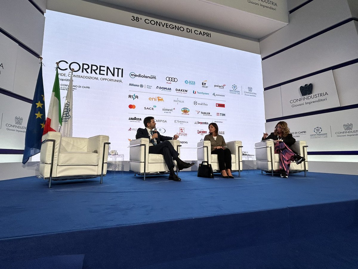 GIConfindustria's tweet photo. Dobbiamo abituarci ad un mondo sempre più disordinato, l’ordine creato dalle grandi potenze dopo la seconda guerra mondiale sta cambiando. 
Per internazionalizzare le imprese devono avere una capacità di gestione più ampia utilizzando gli strumenti adeguati - @PSalzano #Capri2023 https://t.co/TS3ttpT2Pp