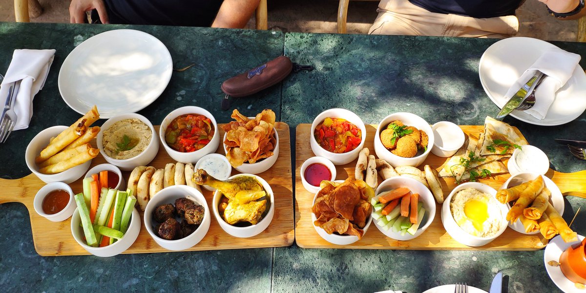 vilojona's tweet image. Amazing place, lunch, conversation.... And on top of everything, company
@DevoxxMA #devoxxma2023 #friends @vincentmayers @graemerocher @juantomas