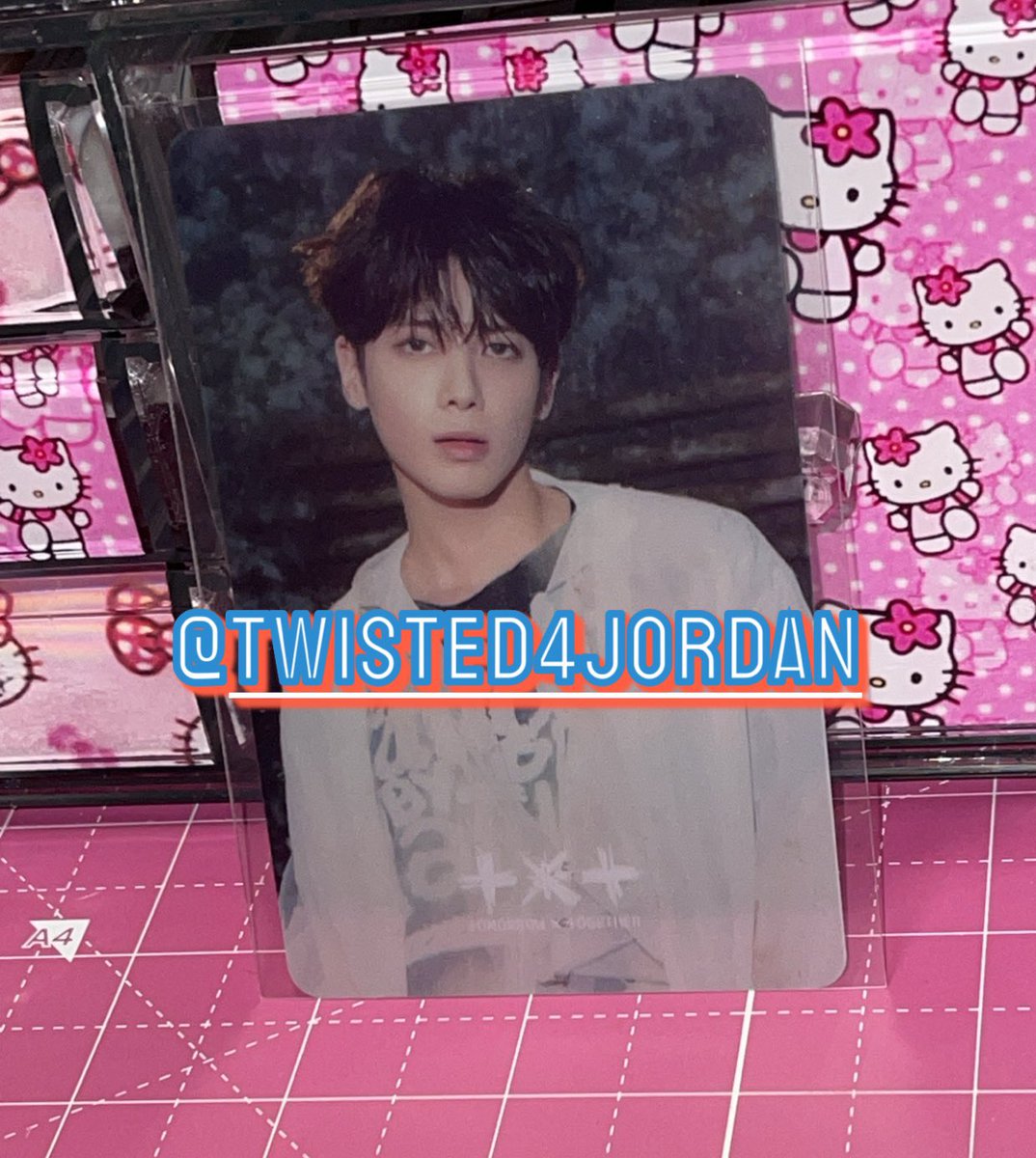Twisted4Jordan's tweet photo. Looking for Soobin Target Exclusive PC. 

Please comment if you’d like to trade for Terry. 

Thanks 😃

#TXTTrade #TRADETXT 

#TXT #FREEFALL #TOMORROW_X_TOGETHER 
#ChasingThatFeeling 
#Soobin
#Yeonjun
#Beomgyu 
#Taehyun 
#HueningKai https://t.co/flOESuZgf2