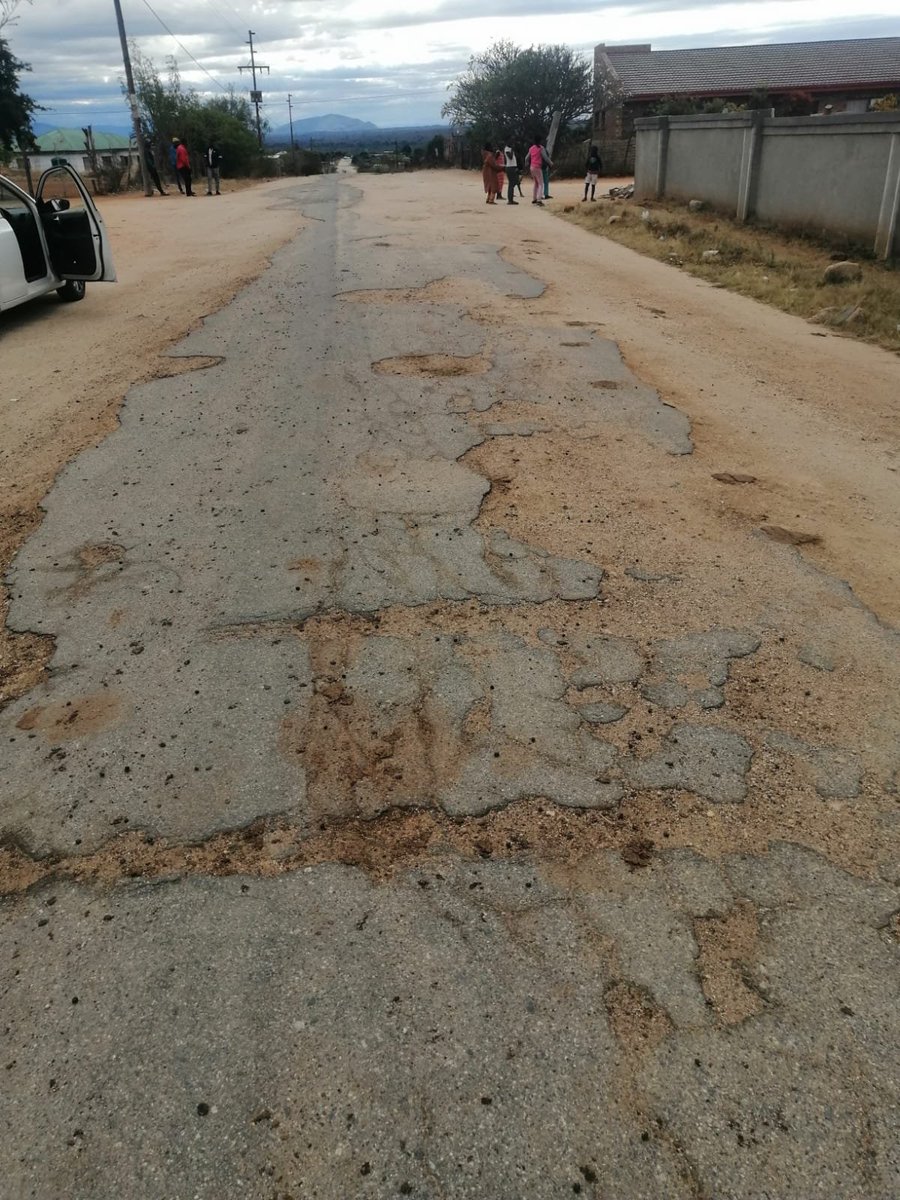 CapricornFMNews's tweet photo. #CollapsedBridge The Limpopo Department of Public Works, Roads and Infrastructure says it has dispatched a team of engineers to assess the D3901 road and the collapsed Mongwana bridge in the Maruleng Local Municipality. TMM https://t.co/cr5hu2orBU