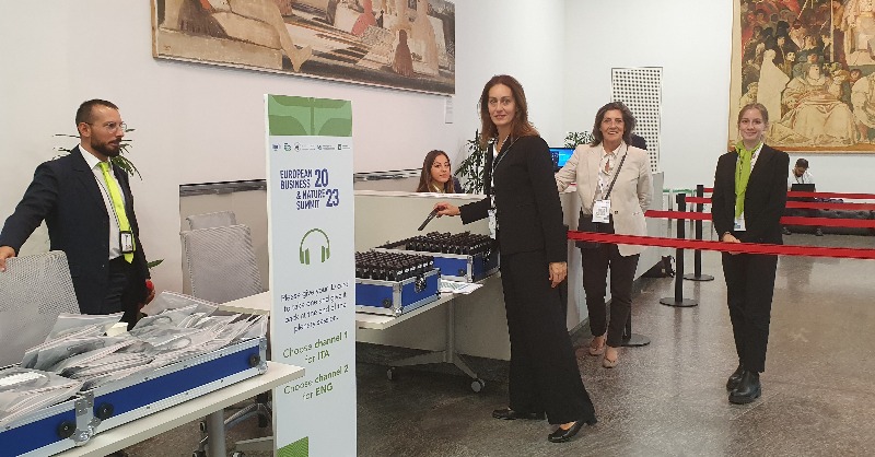 EUInterpreters's tweet photo. Our #ConferenceManagers have joined forces to help make the 🌍 a greener place!💚

The event was organised with a plant-based buffet with local ingredients.

The 🇪🇺 #BusinessNatureSummit Charter set out a range of business actions to stop &amp; reverse nature loss by 2030.

@EU_ENV