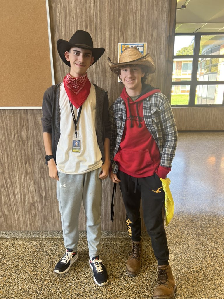 AmesChiefs's tweet photo. Day 3 of Spirit Week: Country vs Country Club. Check out our Students: https://t.co/Dz9HBjiCDK