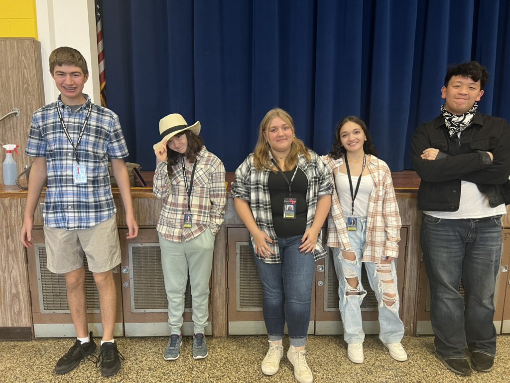AmesChiefs's tweet photo. Day 3 of Spirit Week: Country vs Country Club. Check out our Students: https://t.co/Dz9HBjiCDK