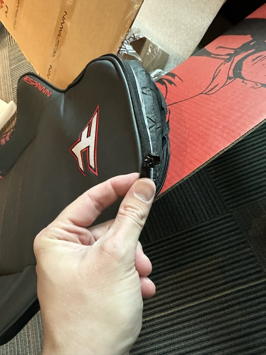 WHOtheFisJC's tweet image. We’ll now I know why @Menards was selling these @FaZeClan chairs from @Respawn for so cheap! Zipper is impossible to zip then just snaps. Sweet… 🫤 #getwhatyoupayfor