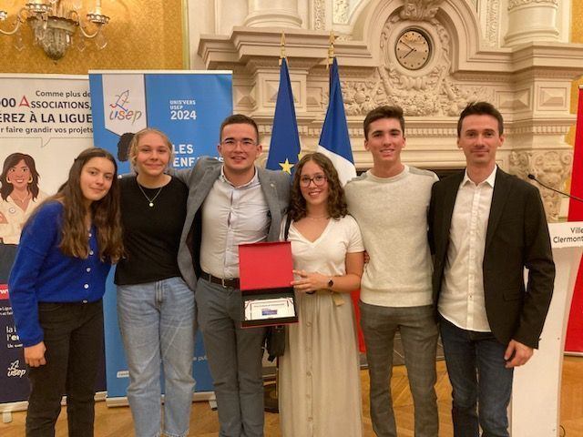 Passage de relais à "Ambertois Contre la Faim".
Félicitations à nos lycéens pour leur engagement citoyen. 👏 # ACF