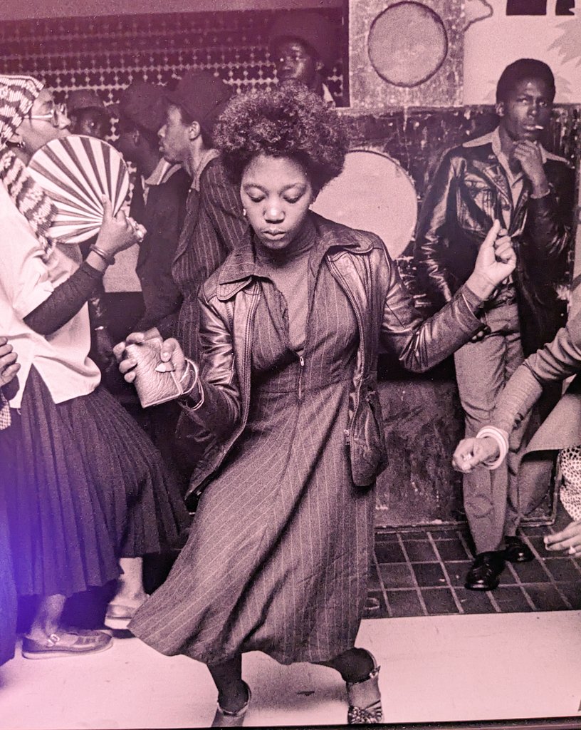 Claudette Johnson's 'Blues Dance' (2023) @TheCourtauld and downstairs in 'The Missing Thread' @SomersetHouse the 1978 photo by Chris Steele-Perkins of women dancing in Wolverhampton that inspired it.
