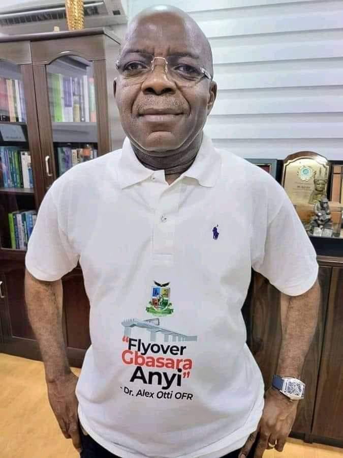 The kind of petty I love to see! 😘

This T-shirt worn by my small-but-mighty governor, Dr. Alex Otti, is causing tears of anguish within Abia PDP! 🤗

"Flyover gbasara anyị"

In one of his interviews, immediate past governor Ikpeazụ had told Ndị Abịa that they had no biz