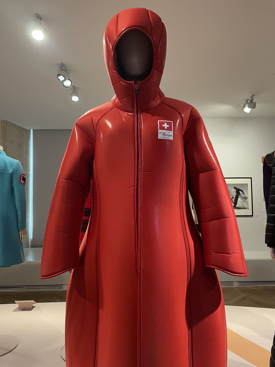 SanlisRemi's tweet photo. Tournage exposition mode et sport au musée des Arts décoratifs de Paris https://t.co/3rMCfcWAdH
