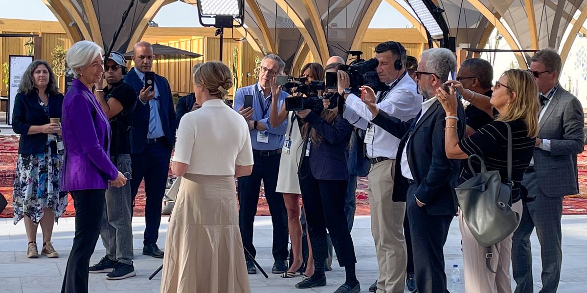 Lagarde's tweet photo. I will shortly speak to IMF Today about the role of global cooperation, how we can tackle global challenges, and what makes me feel optimistic after these #IMFMeetings.

Watch my conversation with Amanda Walker from 18:00 CET https://t.co/CwuBiln8Ts…

@WalkerinDC https://t.co/FwP7dOtzlc