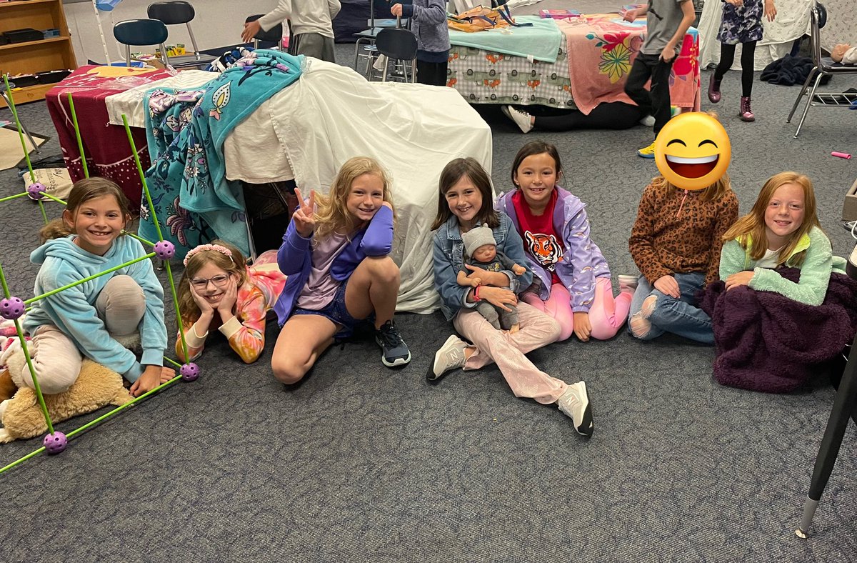 Mrs_SJones3's tweet image. Fort Building and reading!  What a fun way to celebrate the end of the quarter and heading into break.  @FESTigersHSE #FESTigers #lovefirstteachsecond #fallbreak #weareready