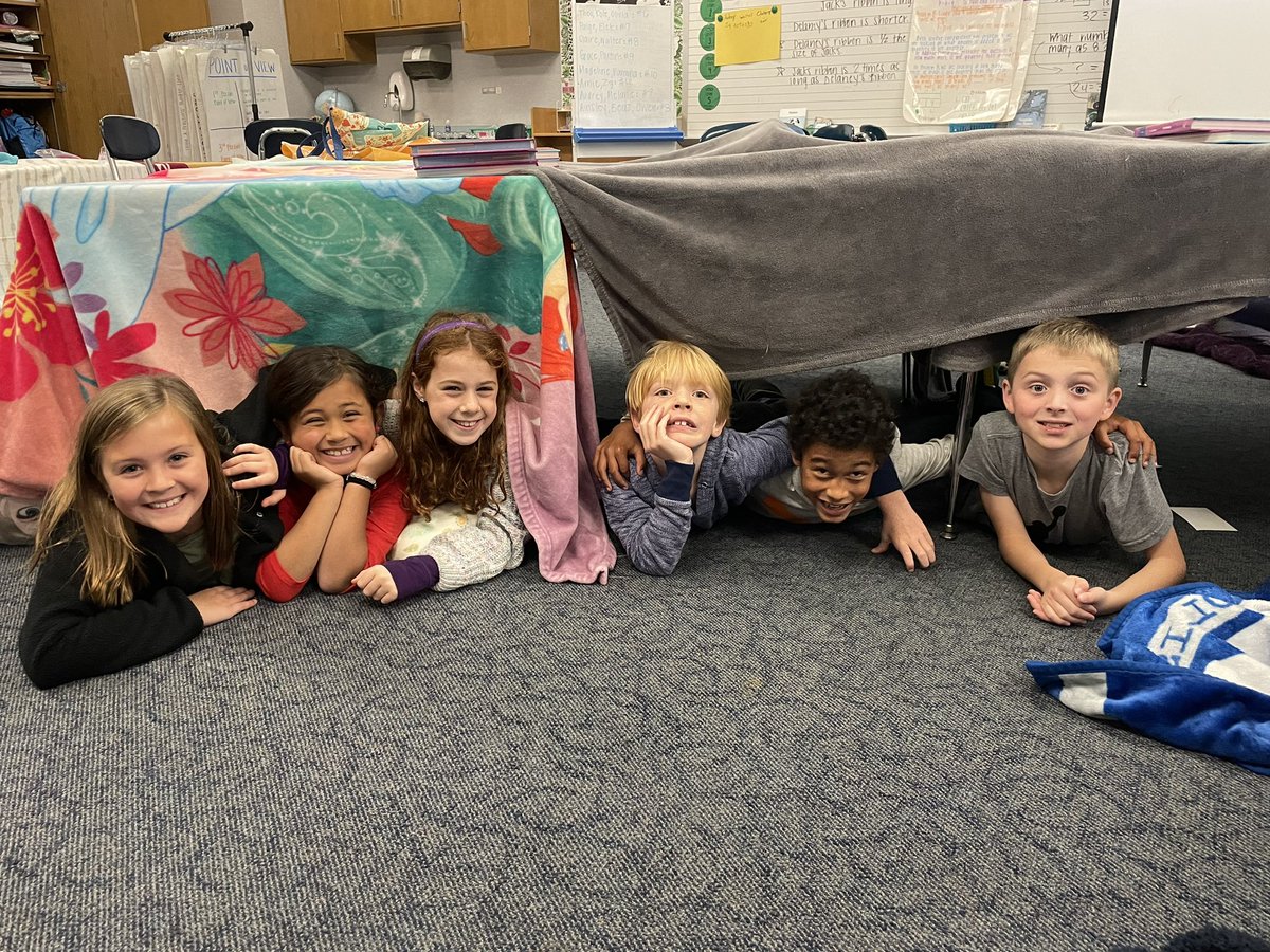 Mrs_SJones3's tweet image. Fort Building and reading!  What a fun way to celebrate the end of the quarter and heading into break.  @FESTigersHSE #FESTigers #lovefirstteachsecond #fallbreak #weareready