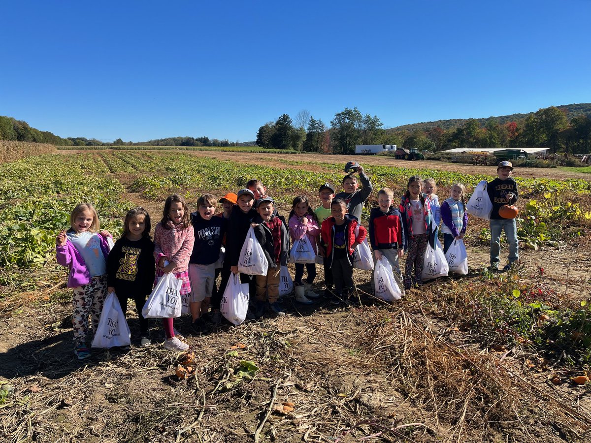 CalifonStrong's tweet photo. ๐ K-2 kiddos had a blast at the farm
#califonrocks #fieldtrips #welovefall https://t.co/TbMBdPpmWd