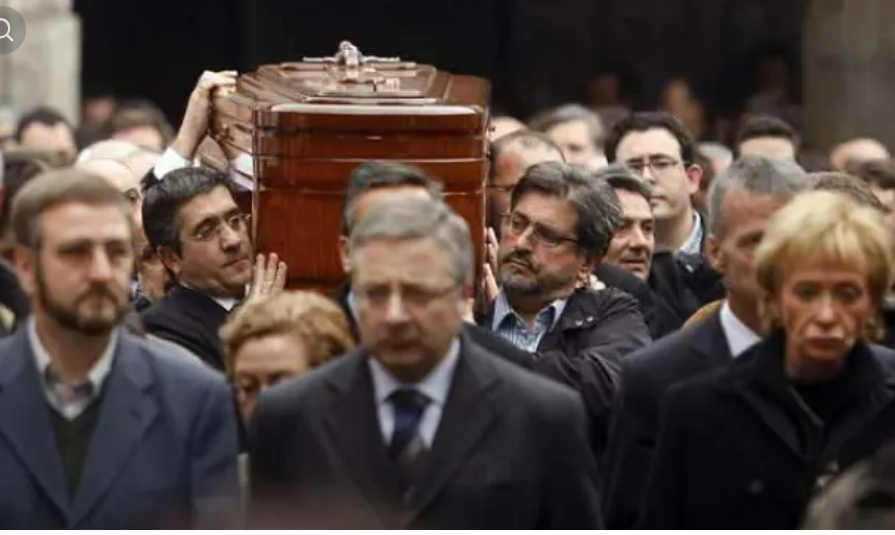 angelsanmar's tweet photo. No sé si es peor lo que pesa o lo que pasa....................... @patxilopez https://t.co/avREx1w3AE