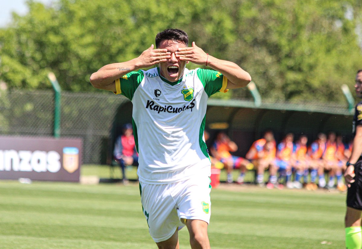 ClubDefensayJus's tweet photo. 🏆 #CopaProyeccionSurFinanzas 2️⃣0️⃣2️⃣3️⃣

⏹️ ¡Final del partido!

⚽ LAUTARO FEDELE 

GANOOOOOOOOO DEFENSA 

#DefensayJusticia 1️⃣🆚0️⃣ @clubaunion

#ElOrgulloDeSerDefensa 💚💛💚 https://t.co/CQvg6dT9Uu