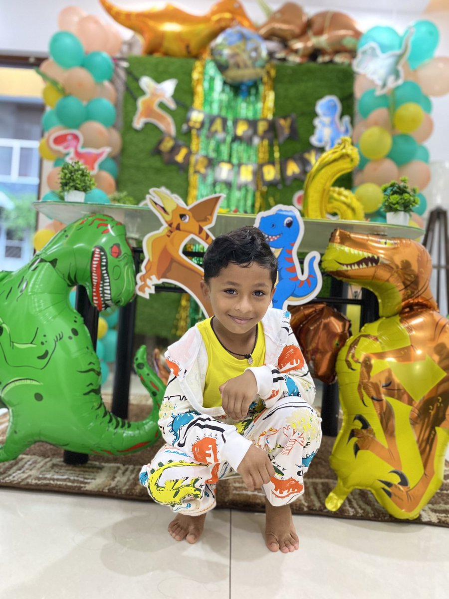 YokshithVedanth's tweet photo. DinoParty🤩 

#DinosaurThemeBirthday #KidBirthdayCelebration #KidYoutuber #YokshithVedanth https://t.co/RuweWLiPQT