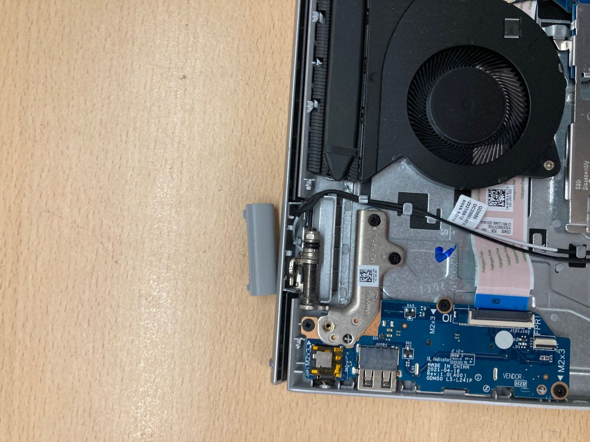 TrustedTech1's tweet image. Laptop hinge broken away from the fixings on the top cover which required to be replaced. We are passionate about  recycle renew reuse so will always try to repair rather than the customer buying new.

trustedtech.uk.com/laptop-top-cov…

#reuserecyclerenew #circulareconomy #truro