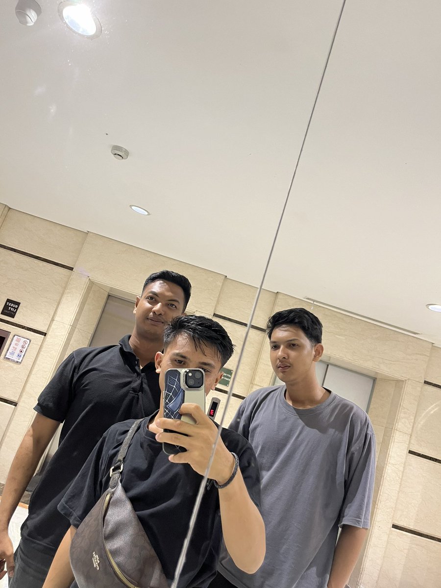 dzdnahmd's tweet photo. paling pendek si https://t.co/LsZGIlo7I1