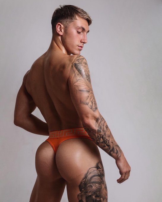 Wait does my bum look big in this? https://t.co/4dgLVDBE3O