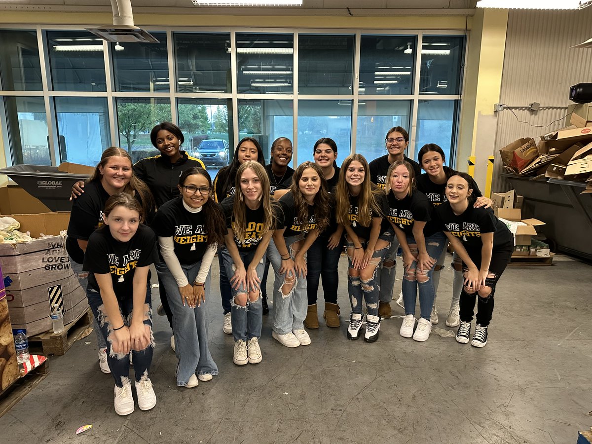 SWCSD's tweet photo. #SWCSDGivesBack was in full effect last night thanks to the Franklin Heights High School Cheerleaders who volunteered at the Mid-Ohio Food Bank. https://t.co/xyqL6igzIF