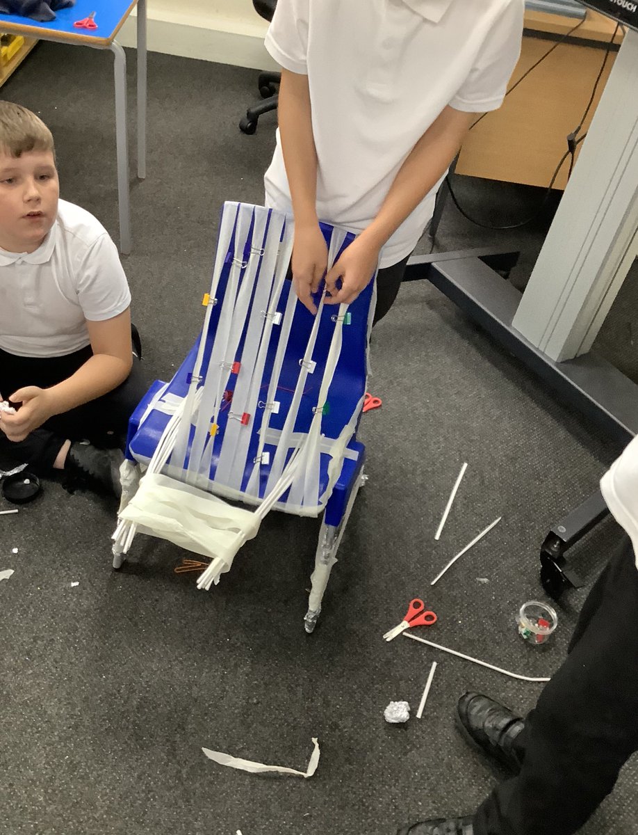 QueenswayPS's tweet photo. In Year 5/6 today, we used everyday classroom objects to create an installation and worked together to problem solve as we constructed our pieces. We have had loads of fun! #QueenswayArt https://t.co/3IxTD7tDFU