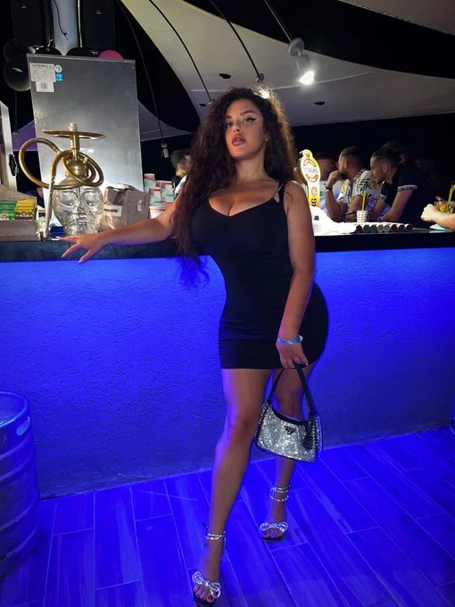 Date night with me? https://t.co/SZyxw8muLD