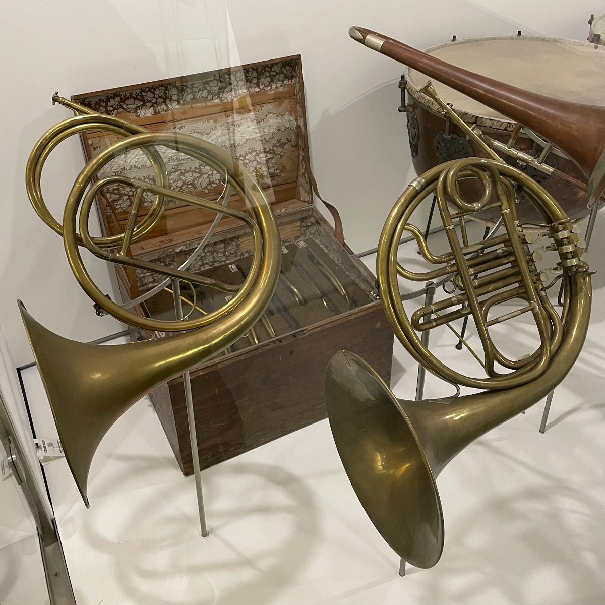 Whilst I was in Stuttgart last week playing for the Internationale Bachakademie Stuttgart I took the chance to visit the Haus der Musik which had on display two instruments plus there was one in hiding! @LMWStuttgart