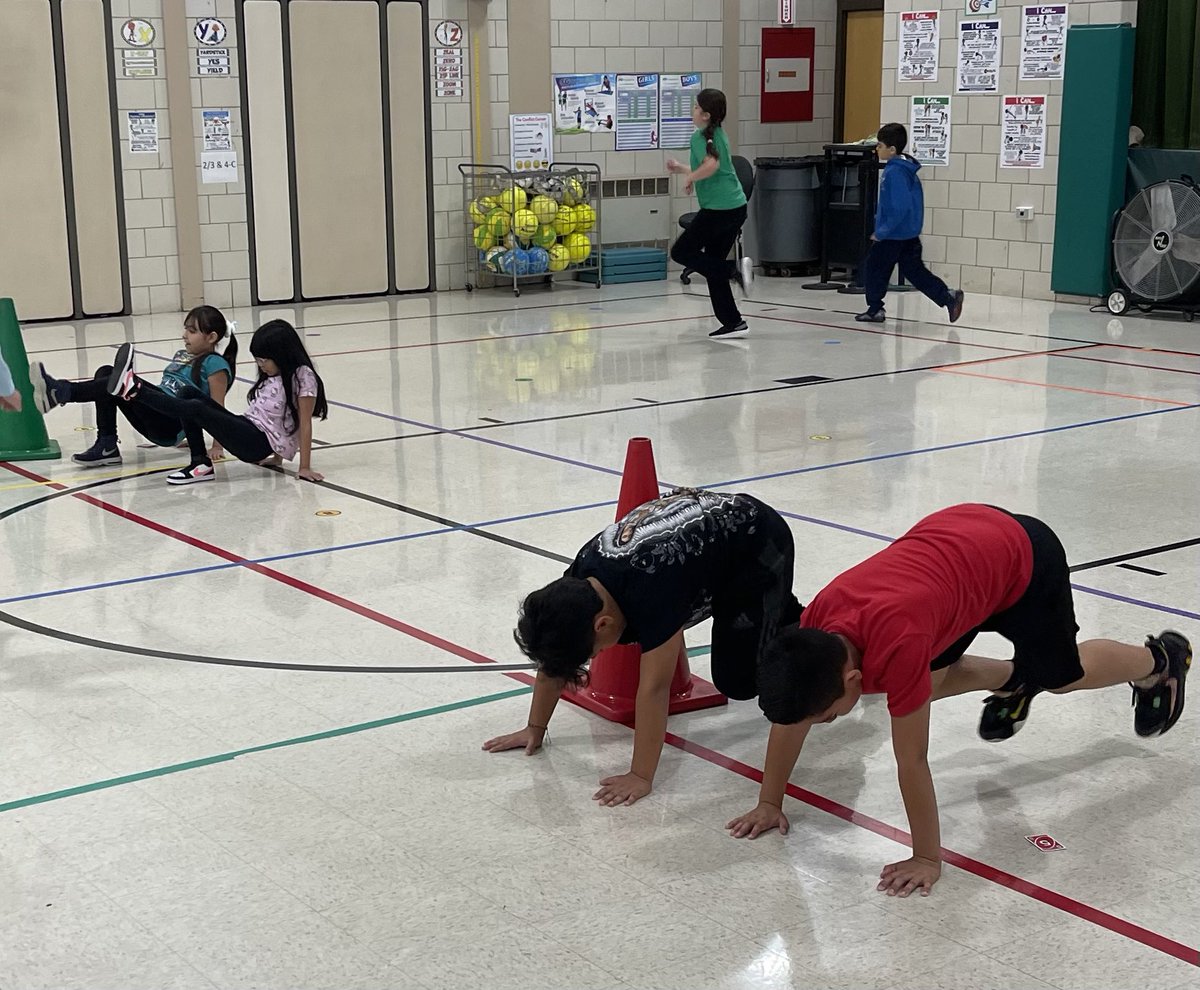 b_physical's tweet image. This week in P.E. K-1st played Rocket Tag… next week Bumper Car Tag.  2-5th played UNO Fitness. Stations focused on developing cardiovascular endurance, flexibility, muscular strength and endurance. Next week we will play Wall Ball. @JBKennedy111  @DrJEntsminger
