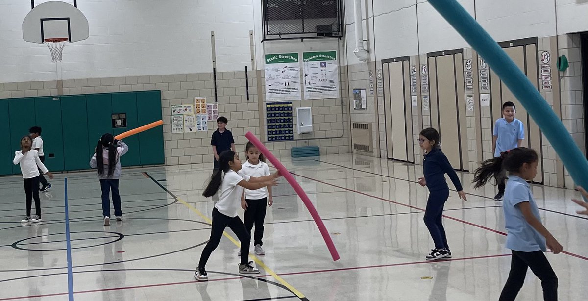 b_physical's tweet image. This week in P.E. K-1st played Rocket Tag… next week Bumper Car Tag.  2-5th played UNO Fitness. Stations focused on developing cardiovascular endurance, flexibility, muscular strength and endurance. Next week we will play Wall Ball. @JBKennedy111  @DrJEntsminger