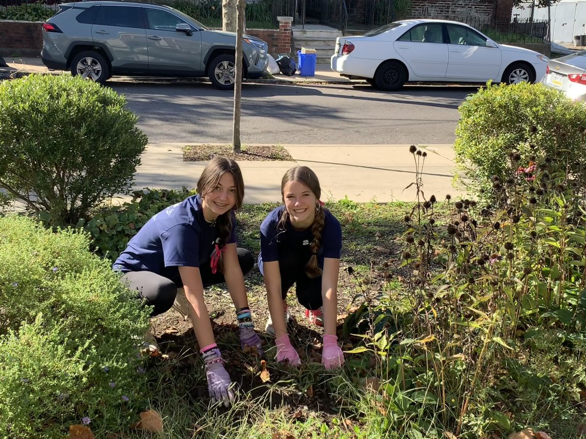 GMAHighSchool's tweet photo. Our Sophomore students participated in the annual Sophomore Retreat by visiting local schools and organizations and volunteering their time and talents. We are #MercyProud of their contributions to those in need! #Inspire_Mercy https://t.co/vSslowI9qj