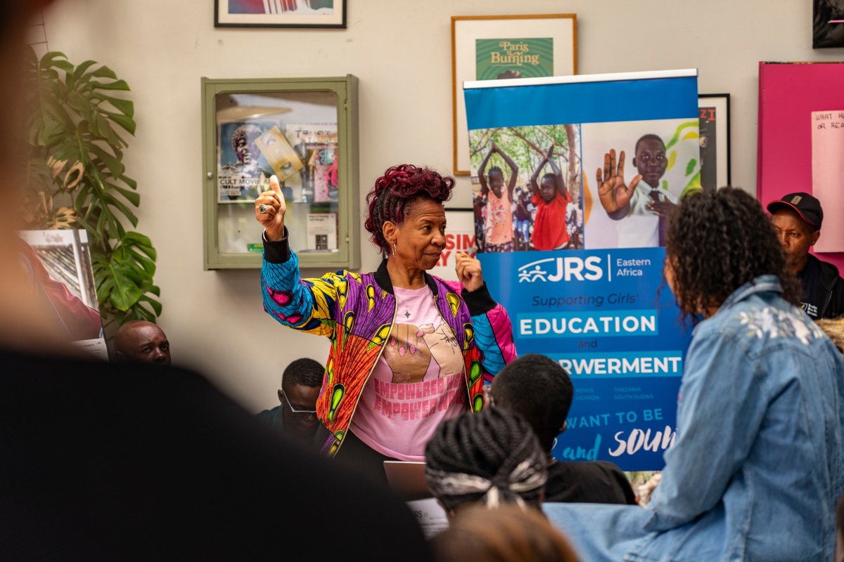 Entreculturas's tweet photo. 📖 ⭐ El libro "I Will Tell You My Story" se presentó en un inspirador evento en Nairobi, organizado por @JRS_EastAfrica en el marco de #LaLUZdelasNIÑAS. Conoce los valientes testimonios de las niñas de África del este👉 https://t.co/Pa87ele8E6📷JRS East Africa https://t.co/NMgqizlOhH