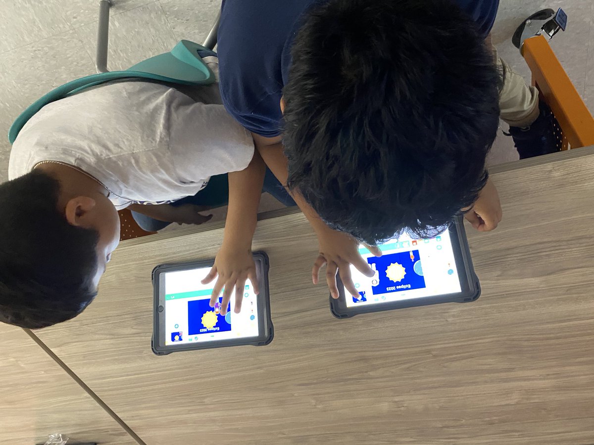 SouthwickAndrew's tweet photo. @Winston_ISE Creating animations of the upcoming eclipse in Coding Class!  Fantastic!  #EISDofSA #TAMUSA https://t.co/8qBeOdVKja