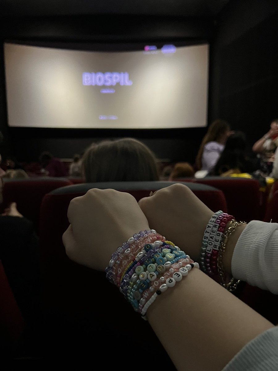 carolinefriiss's tweet photo. #TSErasTourFilm We are ready for it!! @taylornation13 https://t.co/sxMJmehcfo
