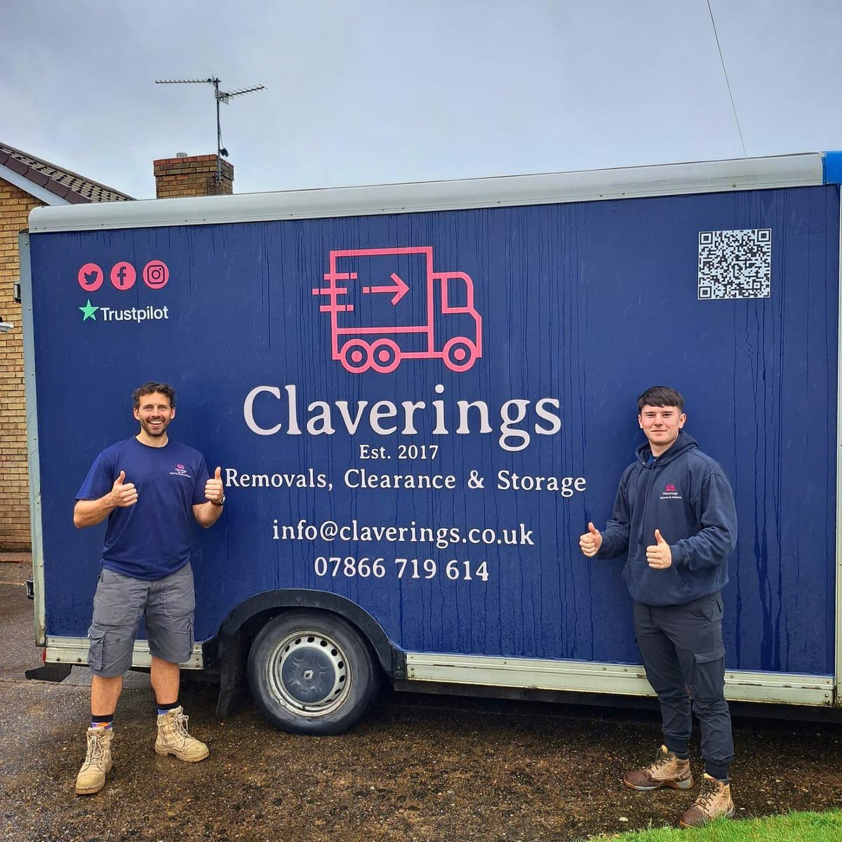 Claverings1's tweet image. A miserable day but we’re still all smiles ☔️😄

#FunSockFriday