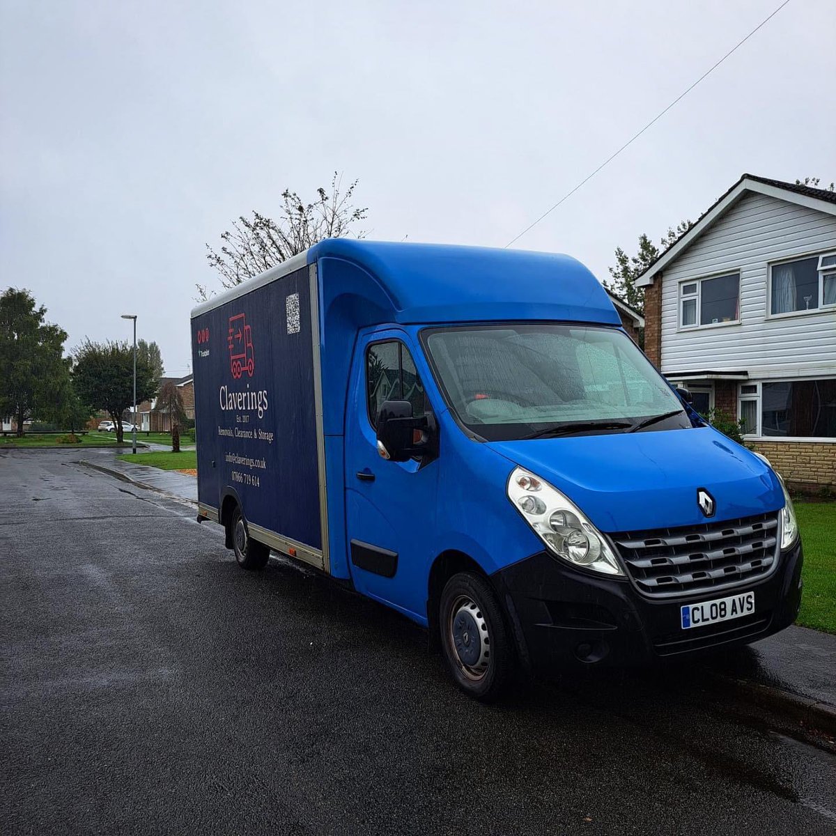 Claverings1's tweet image. A miserable day but we’re still all smiles ☔️😄

#FunSockFriday